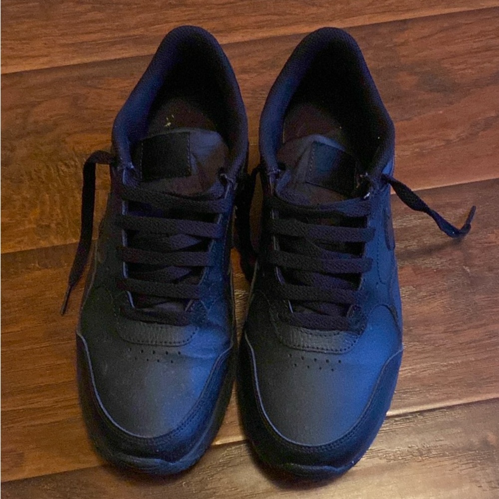Nike mens black shoes